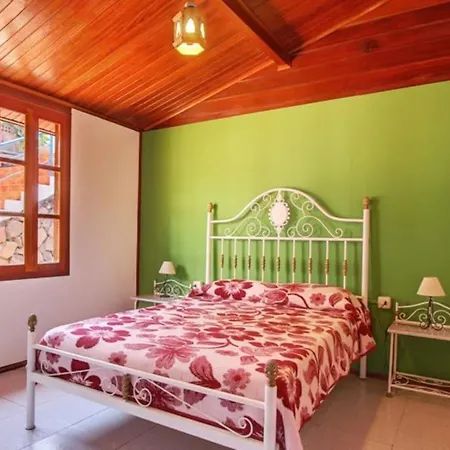 Casa Madera - El Almendro Ferienhaus *